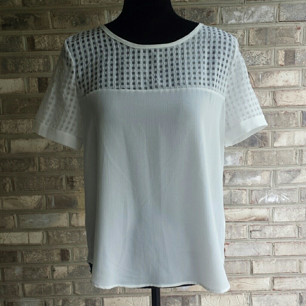 New off white short sleeve blouse
